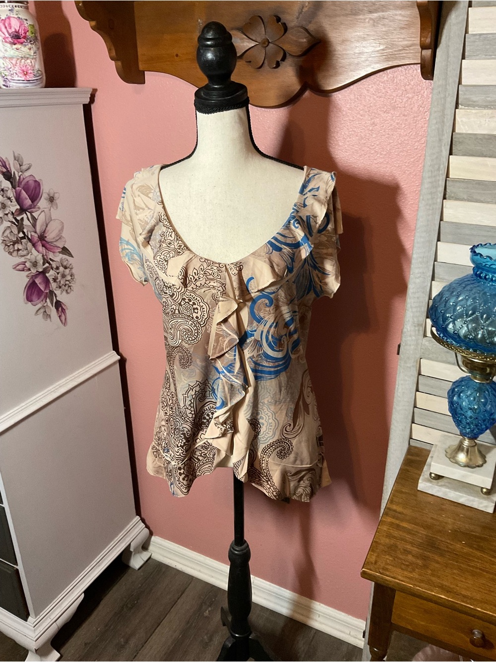Floral-Print Ruffle Scoop Neck Women's Top in Beige and Blue
